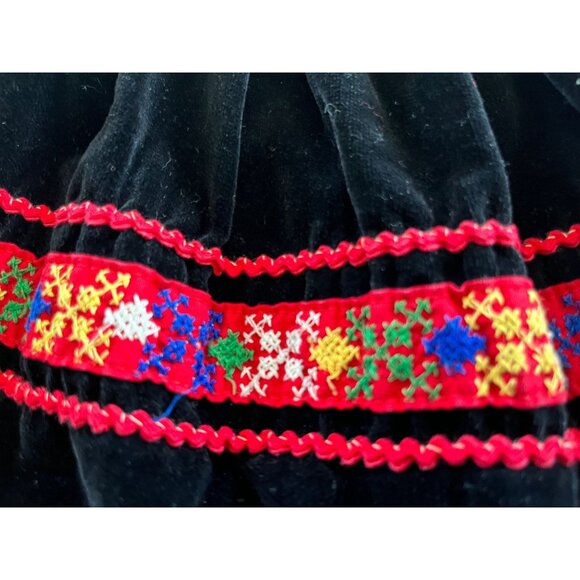 Vtg 1960's Girl's Black Velvet Skirt With Handmade Multi Colored Embroidery - Picture 6 of 10